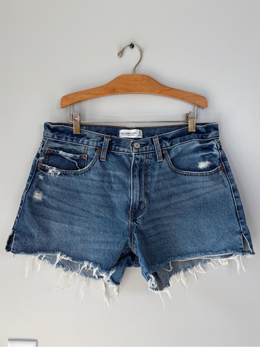 Abercrombie & Fitch Mid Rise Boyfriend Cut Off Jean Shorts Size 30/10 Denim